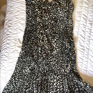 Black and white sleeveless tank